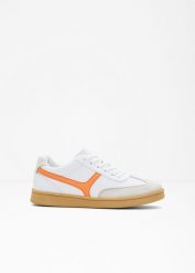 Sneakersy w stylu retro. Białe obuwie sportowe bonprix, bez zapięcia. Za 114.99 zł.