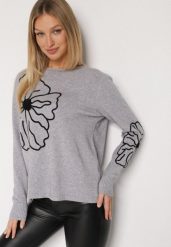 Szary Sweter Ozdobiony Haftowanymi Kwiatami Halatusea. Szare swetry Born2be, z aplikacjami, z jeansu, bez ramiączek. Za 69.99 zł.