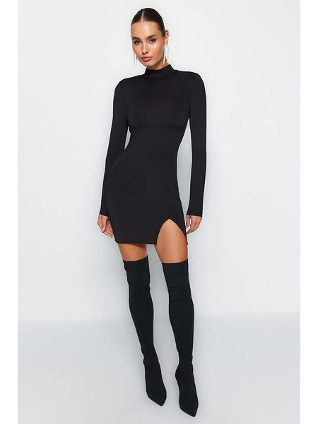 Trendyol Sukienka w kolorze czarnym rozmiar: 38. Czarne sukienki Trendyol, na imprezę, bez wzorów, bez kołnierzyka, bez ramiączek, mini. Za 92.42 zł.