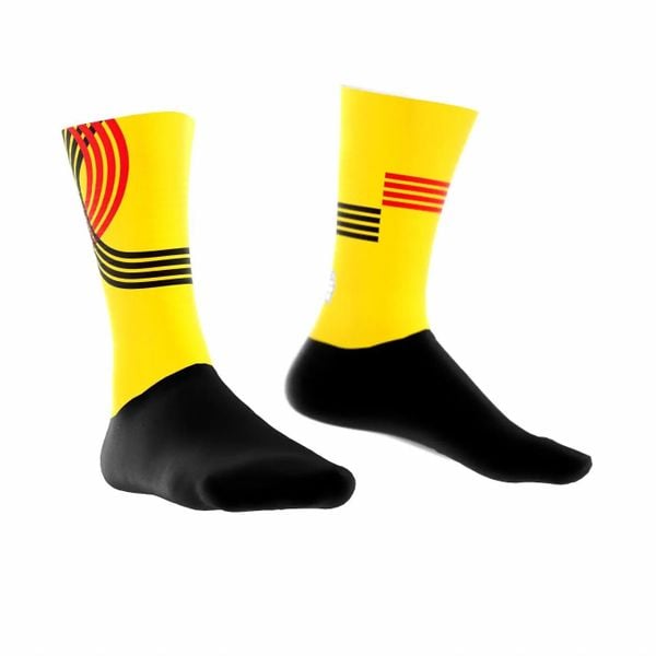Skarpetki Bioracer Tech Belgique Edition Olympique. Białe skarpety BIORACER, bez wzorów, z materiału. Za 133.50 zł.