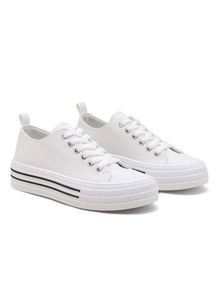 C'M Sneakersy w kolorze białym rozmiar: 37. Białe trampki C'M, bez wzorów, bez zapięcia. Za 129.45 zł.