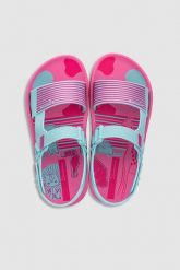 Sandały plażowe. Brązowe sandały Ipanema, bez wzorów, biznesowe, bez obcasa, bez zapięcia. W wyprzedaży za 29.90 zł.