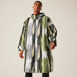 Płaszcz plażowy unisex Christian Lacroix Lebosc. Zielone płaszcze Regatta, m, bez wzorów, bez kaptura. W wyprzedaży za 279.99 zł.