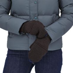Rękawiczki polarowe Patagonia Better Sweater Gloves. Czarne rękawiczki Patagonia, bez wzorów, z polaru, sportowe. Za 179.99 zł.