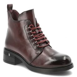 Botki damskie S.Barski o klasycznym sznurowanym fasonie z ozdobnymi metalowymi przelotkami i stabilnym niskim obcasem bordowe, HY62-8112 Burgundy. Czerwone botki S.BARSKI, bez wzorów, bez obcasa, bez zapięcia. Za 179.00 zł.