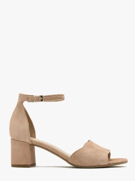 Beżowe sandały z ozdobną cholewką. Brązowe sandały Ryłko, bez wzorów, z gumy, bez obcasa, na obcasie, bez zapięcia. W wyprzedaży za 279.99 zł.