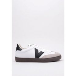 Kapcie VICTORIA 1126186V Biały. Białe obuwie domowe VICTORIA, bez wzorów, bez zapięcia. Za 347.29 zł.