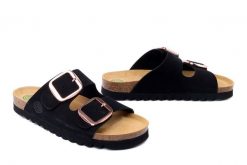 DR. BRINKMANN 700809-01 schwarz, klapki damskie. Czarne klapki Dr. Brinkmann, bez wzorów, ze skóry, bez obcasa. Za 263.42 zł.