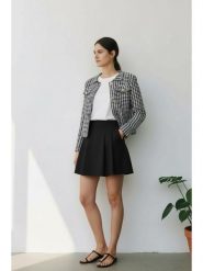 ASSUILI Kurtka przjściowa w kolorze czarnym rozmiar: 36. Czarne kurtki Assuili, bez wzorów, bez kaptura. Za 121.99 zł.