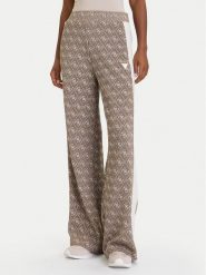 Guess Spodnie dresowe V5BB15 K1990 Brązowy Relaxed Fit. Brązowe spodnie sportowe Guess, s, z aplikacjami, z dresówki. Za 529.99 zł.