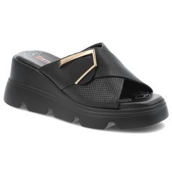 Czarne Klapki Artiker Modne Obuwie Damskie Na Koturnie. Czarne klapki Artiker, bez wzorów, ze skóry, bez obcasa, na koturnie. Za 239.00 zł.