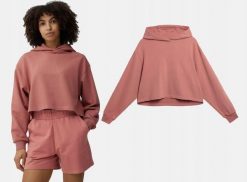 BLUZA DAMSKA 4F DRESOWA Z KAPTUREM CROP-TOP TSWSF244 KOLOR RÓŻOWY. Czerwone bluzy 4f, l, bez wzorów, z bawełny, z kapturem. Za 59.90 zł.