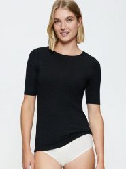 Triumph Koszulka w kolorze czarnym rozmiar: M. Czarne bluzki Triumph, m, bez wzorów, bez kołnierzyka, bez ramiączek. Za 131.43 zł.