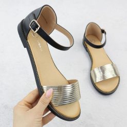 Sandały damskie czarno złote Filippo DS6917. Czarne sandały Filippo, bez wzorów, ze skóry ekologicznej, eleganckie, bez obcasa, bez zapięcia. Za 139.99 zł.