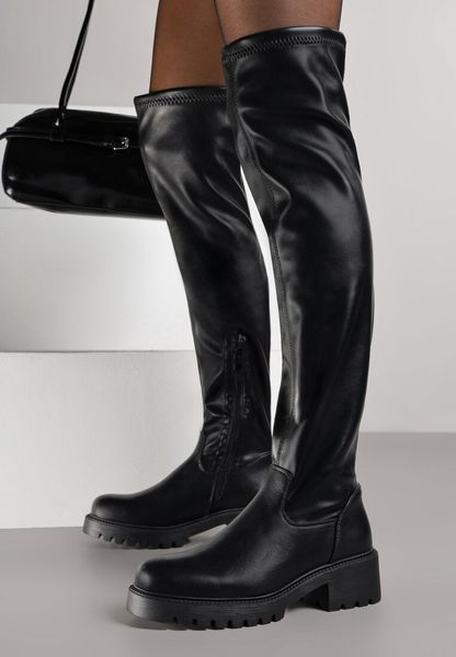 Czarne Kozaki z Dopasowaną Cholewką Typu Grunge Adevra. Czarne kozaki Born2be, z jeansu, bez obcasa, na płaskiej podeszwie, bez zapięcia. Za 169.99 zł.