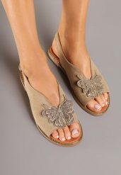 Ciemnobeżowe Sandały z Ekozamszu Zdobione Cyrkoniami i Aplikacją z Motylem Falevelith. Brązowe sandały Renee, z aplikacjami, wizytowe, bez obcasa, na płaskiej podeszwie, bez zapięcia. Za 69.99 zł.