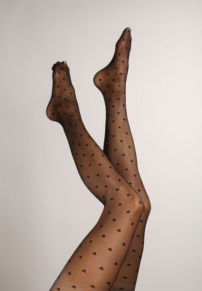 Czarne Rajstopy Modelujące w Serduszka 20 DEN Felione. Czarne rajstopy i pończochy Renee, s, bez wzorów. Za 14.99 zł.