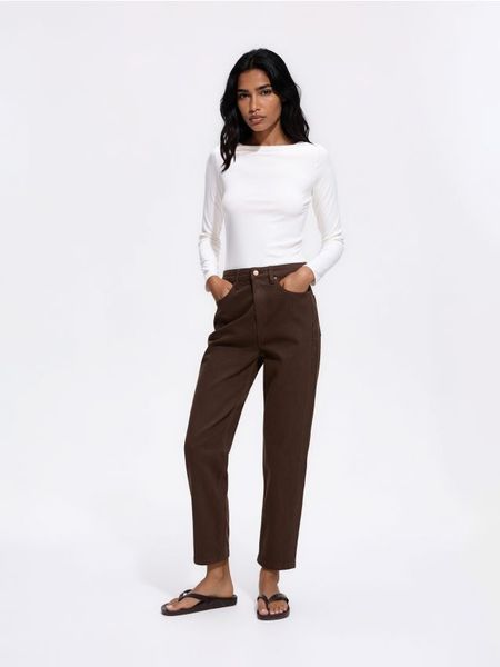 Jeansy mom fit slim - dark grey jeans. Szare jeansy Reserved, bez wzorów. Za 129.99 zł.
