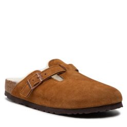 Klapki Birkenstock. Brązowe klapki Birkenstock, bez wzorów, bez obcasa. Za 799.99 zł.
