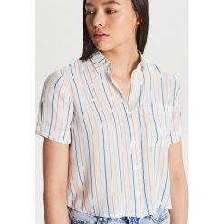 Krótka koszula z nadrukiem - Biały. Koszule Cropp. Za 49.99 zł.
