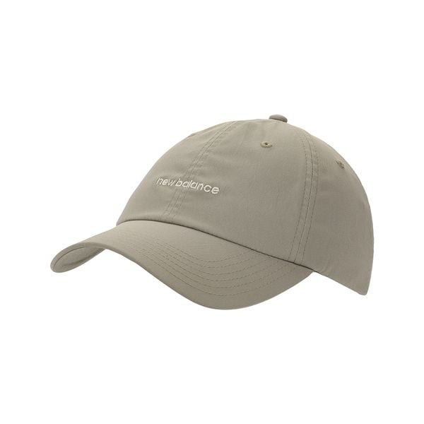 Czapka damska New Balance LAH51010ADS – beżowa. Brązowe czapki New Balance, bez wzorów, z materiału. Za 69.99 zł.