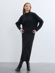 BGN Sweter w kolorze czarnym rozmiar: 38. Czarne swetry BGN, bez wzorów, prążkowane, bez ramiączek. Za 121.99 zł.
