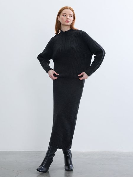 BGN Sweter w kolorze czarnym rozmiar: 34. Czarne swetry BGN, bez wzorów, prążkowane, bez ramiączek. Za 120.24 zł.