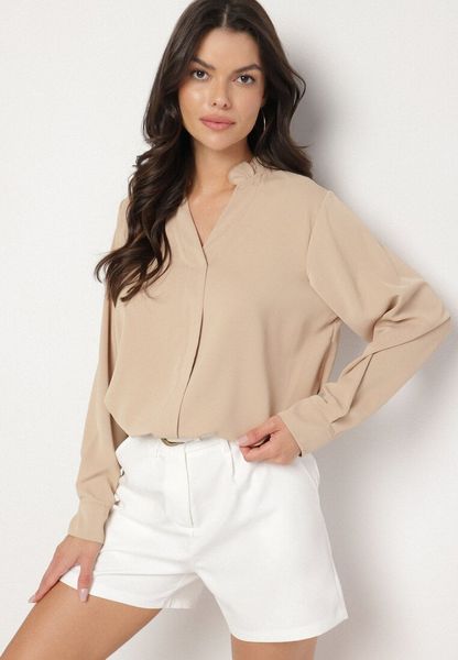 Ciemnobeżowa Bluzka z Dekoltem w Serek i Stójką z Falbanką Davisora. Brązowe bluzki Born2be, z aplikacjami, biznesowe, bez kołnierzyka, bez ramiączek. Za 59.99 zł.