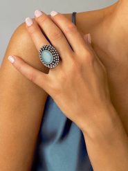 Les Petites Précieuses Srebrny pierścionek z chalcedonem rozmiar: 58. Szare pierścionki Les Petites Précieuses, srebrne. Za 396.24 zł.