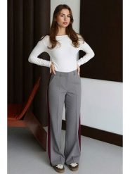 Trendyol Spodnie w kolorze szarym rozmiar: 40. Szare spodnie materiałowe Trendyol, bez wzorów, z materiału. Za 117.99 zł.