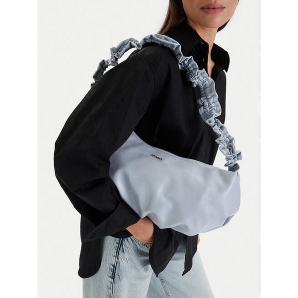 Torebka JENNY. Niebieskie torebki klasyczne Jenny, bez wzorów, bez dodatków. Za 119.99 zł.