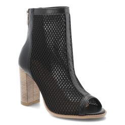 Botki damskie Armodo, cholewka ze skóry naturalnej eleganckie na wysokim obcasie, czarne, DS-975. Czarne botki Armodo, bez wzorów, ze skóry, bez obcasa, bez zapięcia. Za 509.00 zł.