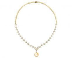 Naszyjnik z żółtego złota z brylantami i perłą Golden South Sea - 43 cm - próba 750. Niebieskie naszyjniki Apart, z brylantem, złote. Za 78,990.00 zł.