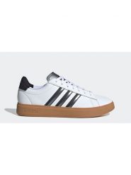 Adidas Sneakersy w kolorze białym rozmiar: 39. Białe trampki Adidas, bez wzorów, bez zapięcia. Za 292.45 zł.