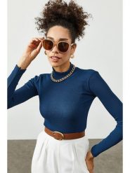 Lycalia Sweter w kolorze niebieskim rozmiar: onesize. Niebieskie bluzki Lycalia, bez wzorów, bez ramiączek. Za 48.85 zł.