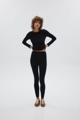 Bawełniane legginsy w kolorze TOTALLY BLACK - SHAPE. Czarne legginsy Marsala, m, bez wzorów, z bawełny. Za 89.90 zł.