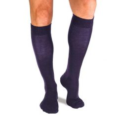 Skarpety uciskowe 3/4 z wełny merynosów, ciemnoniebieskie. Niebieskie skarpety OEM, bez wzorów, z wełny. W wyprzedaży za 92.32 zł.