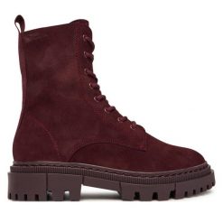Botki Tamaris. Czerwone botki Tamaris, bez wzorów, bez obcasa, na płaskiej podeszwie, bez zapięcia. Za 509.99 zł.