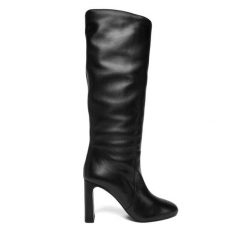 Kozaki Stuart Weitzman. Czarne kozaki Stuart Weitzman, bez obcasa, na słupku, bez zapięcia. Za 3,669.00 zł.
