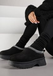 Czarne Niskie Śniegowce na Grubej Podeszwie Zdobione Haftem Levitte. Czarne obuwie sportowe Born2be, bez zapięcia, trekkingowe. Za 79.99 zł.