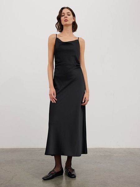 BGN Sukienka w kolorze czarnym rozmiar: 40. Czarne sukienki BGN, na imprezę, bez wzorów, bez kołnierzyka, bez ramiączek, maxi. Za 187.07 zł.