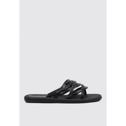 Klapki damskie Ipanema 83606AW816. Czarne klapki Ipanema, bez wzorów, z materiału, bez obcasa. Za 84.99 zł.