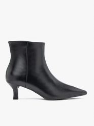 Czarne skórzane botki na szpilce flare. Czarne botki Ryłko, bez wzorów, ze skóry, bez obcasa, na obcasie, bez zapięcia. Za 499.99 zł.