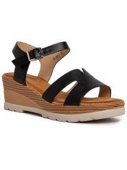 Foreverfolie Sandały w kolorze czarnym na koturnie rozmiar: 36. Czarne sandały Foreverfolie, bez wzorów, z otwartym noskiem, bez obcasa, na koturnie, bez zapięcia. Za 107.97 zł.