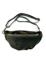 Amara Skórzana torebka "Basiko" w kolorze khaki - 30 x 13 x 7 cm rozmiar: onesize. Brązowe torby na ramię Amara, bez wzorów, z materiału, na ramię, bez dodatków. Za 274.10 zł.