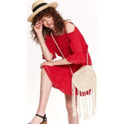 SUKIENKA Z KORONKĄ. Czerwone sukienki TOP SECRET, na lato, z aplikacjami, z koronki, eleganckie, bez kołnierzyka, bez ramiączek, mini. W wyprzedaży za 39.99 zł.