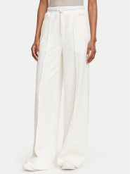 Guess Spodnie materiałowe W6YB13 K4363 Kremowy Relaxed Fit. Białe spodnie materiałowe Guess, xs, z aplikacjami, z bawełny. Za 434.99 zł.