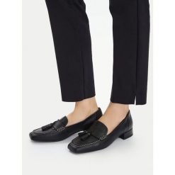 Półbuty Vagabond Shoemakers. Czarne czółenka Vagabond Shoemakers, bez wzorów, bez obcasa, na obcasie, bez zapięcia. Za 342.99 zł.