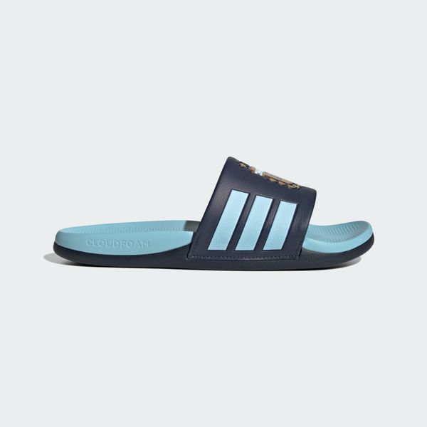 Klapki adilette Comfort 2.0 Argentyna. Niebieskie klapki Adidas, bez wzorów, z syntetyku, bez obcasa. Za 219.00 zł.