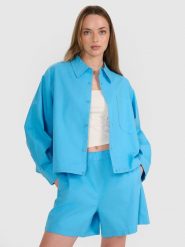 4F Koszula oversize z kołnierzykiem damska - niebieska XXL. Niebieskie koszule 4f, xs, bez wzorów, z bawełny, eleganckie, bez kołnierzyka, bez ramiączek. W wyprzedaży za 79.99 zł.